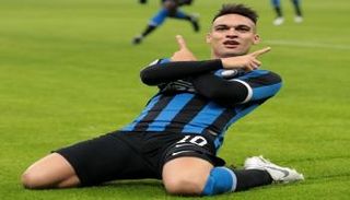 لاوتارو مارتينيز لاعب إنتر ميلان الإيطالي