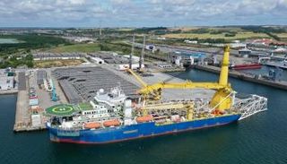 سفينة زرع أنابيب روسية تستخدم في بناء خط غاز نورد ستريم 2 - رويترز