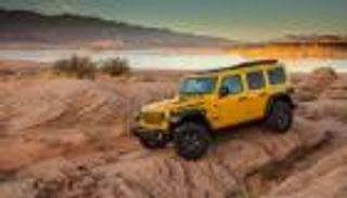 لاند روفر ديفندر في مواجهة جييب رانجلر.. صراع الأقوياء بالطرق الوعرة