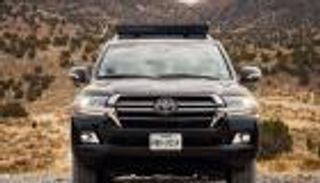 تويوتا لاند كروزر ومرسيدس G-class.. الـ"4x4" لا يعترف بالجنسية