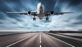 طائرة أثناء الإقلاع - تعبيرية
