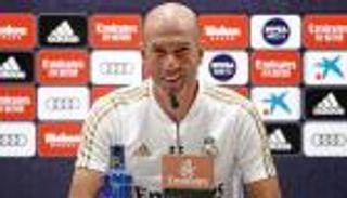 زيدان: بنزيمة يستحق الكرة الذهبية في كل عام