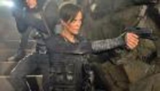 "الحارس القديم".. أسطورة اليونان الأعلى مشاهدة على نتفليكس