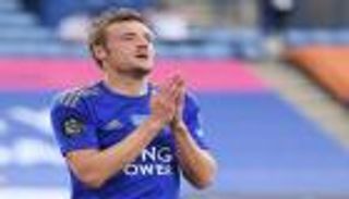 هداف الدوري الإنجليزي.. فاردي يرفض هدايا محمد صلاح وأوباميانج