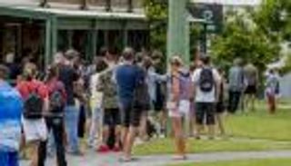 مليون عاطل.. كورونا يحطم سوق العمل في "الدولة القارة"