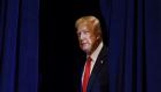 ترامب يعالج شعبيته بـ"مسكن" إقالة مدير حملته الانتخابية