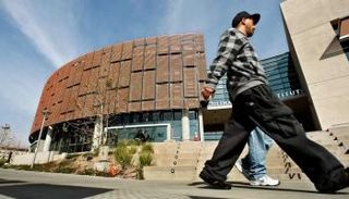الأمير القطري دخل كلية لوس أنجلوس ميشن قبل الانتقال لجامعة أخرى
