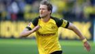 شورله على خطى ميدو.. بطل العالم يعلق الحذاء مبكرا