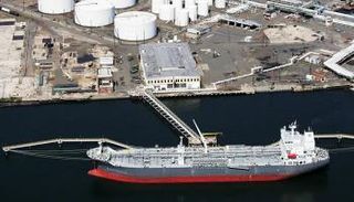 الهند تخزن النفط في صهاريج أمريكا