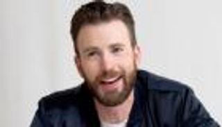 "كابتن أمريكا" يكافئ "الطفل الشجاع".. أنقذ شقيقته من هجوم شرس