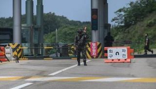 نقطة تفتيش بين الكوريتين - أ.ف.ب