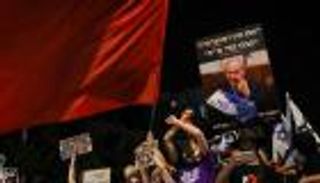 مئات المتظاهرين يجددون مطالبتهم لنتنياهو بالاستقالة 