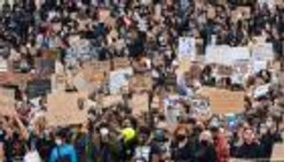 آلاف الألمان ينددون بالعنصرية وعنف الشرطة 