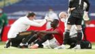 بالصور.. 5 دقائق عنيفة تؤكد سوء حظ مدافع مانشستر يونايتد