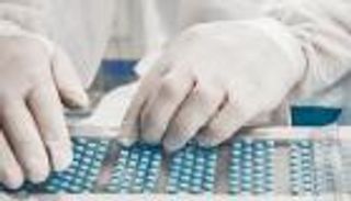 علماء يبدأون مرحلة المقارنة بين عقاقير كورونا