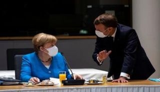 حوار جانبي بين ميركل وماكرون على هامش القمة