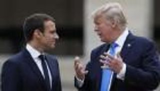 ترامب وماكرون يبحثان خفض التصعيد في ليبيا