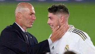 ريال مدريد بطل الدوري الإسباني يظهر بلاعب وحيد في تشكيلة المفاجآت