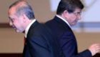 داود أوغلو يهدد أردوغان بـ"ثورة" لن يستطيع إخمادها