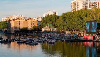 سكان باريس يعبرون عن سعادتهم بالفكرة وشعورهم بالأمان