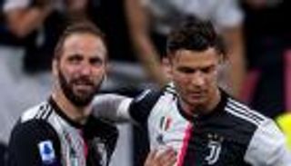 هداف الدوري الإيطالي.. هل يكسر كريستيانو رونالدو أسطورة هيجوايين؟