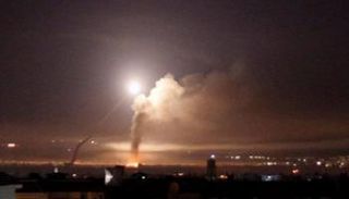 الدفاعات السورية تتصدى لصواريخ إسرائيلية - أرشيفية