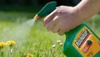 هذا المبيد العشبي يسبب السرطان.. حكم قضائي