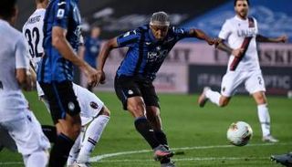 لويس مورييل هداف أتالانتا يسجل أمام بولونيا