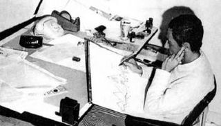 ناجي العلي منهمكا في رسم لوحة