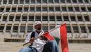 لبنان يقترب من لقب "بلد المليون عاطل"