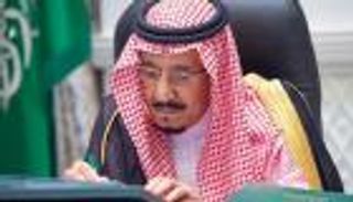 الملك سلمان يترأس جلسة الوزراء السعودي من المستشفى