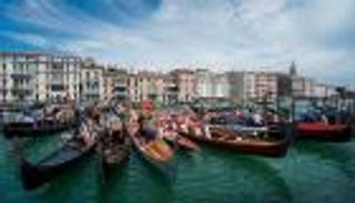 زوارق البندقية في ورطة.. أوزان السياح زائدة بعد عزلة كورونا