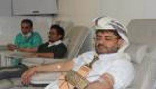 مليشيا الحوثي تجبر اليمنيين على التبرع بالدم لجرحاها