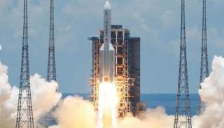 لحظة إطلاق الصاروخ من مركز ونتشانغ للإطلاق الفضائي