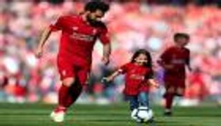 فيديو.. من هو كريس بطل فيديو محمد صلاح وابنته مكة؟