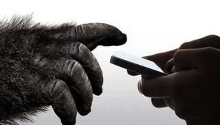 زجاج مضاد للكسر والجراثيم بهواتف أبل وسامسونج