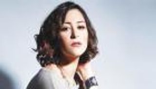 منة شلبي.. من طفلة يتنمر عليها الجميع إلى فتاة أحلام الشباب