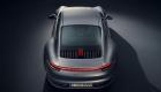 17 صورة تحكي تاريخ أشهر سيارة رياضية في العالم.. بورش 911