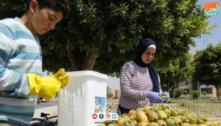 هبة عبدالحميد تمارس عملها بصحبة شقيقها