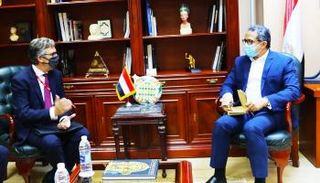 لقاء وزير السياحة المصري والسفير البريطاني بالقاهرة