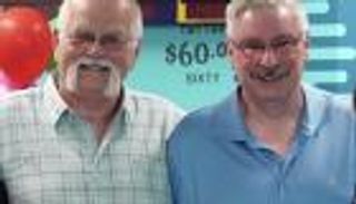 يعطي صديقه 11 مليون دولار دون مقابل.. فما السر؟