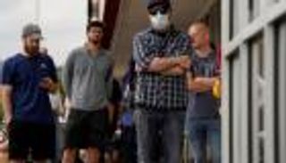 فرنسا تشهد أكبر تراجع شهري في أعداد العاطلين