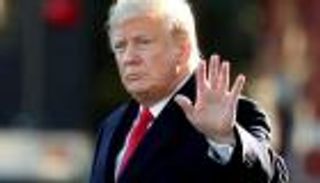 ترامب: إيران تواصل نقل الأسلحة لمليشيا "حزب الله"