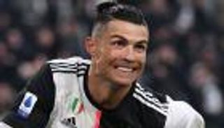 هداف الدوري الإيطالي ينقذ كريستيانو رونالدو من مقصلة ساري