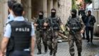 فساد رجال أردوغان يقود لاعتقال 15 مسؤولا بإحدى البلديات
