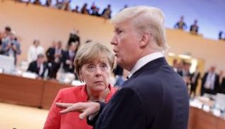 المستشارة الألمانية أنجيلا ميركل تنظر بتعجب لترامب- أرشيفية
