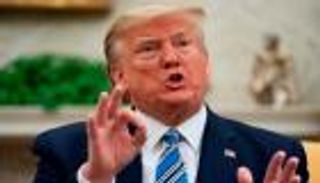 ترامب "يذبح" بايدن في تكساس بـ"سكين الأبقار"