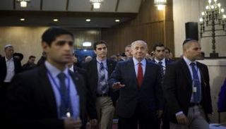 بنيامين نتنياهو وسط حراسة أمنية مشددة - أرشيفية