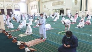 السلطات تشدد على تطبيق التدابير الاحترازية
