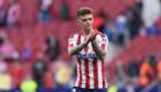 لاعب أتلتيكو مدريد يستعد للصوص إسبانيا بكلب باهظ الثمن